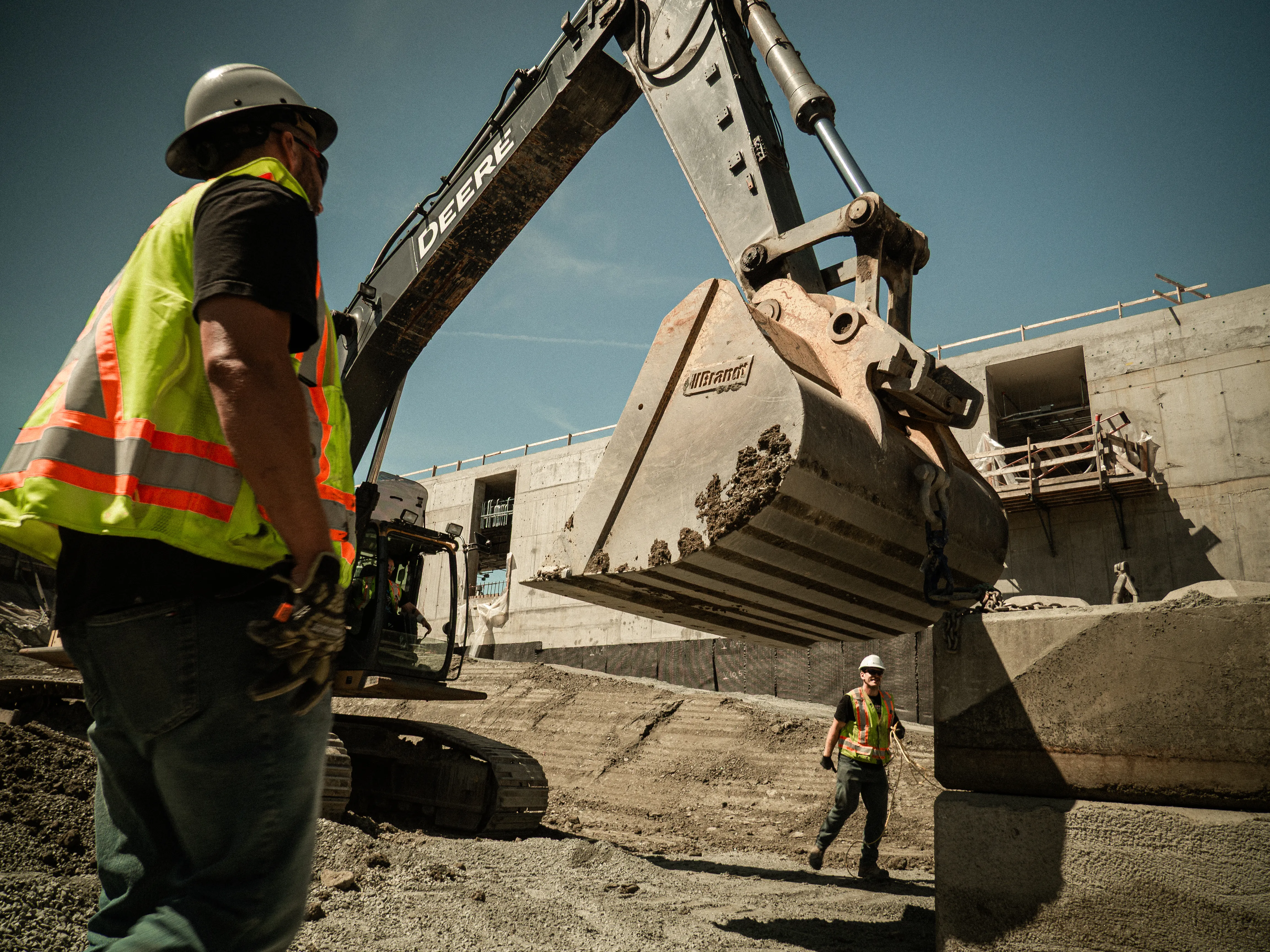 Pedre Contractors crew and equipment on site – photo 37