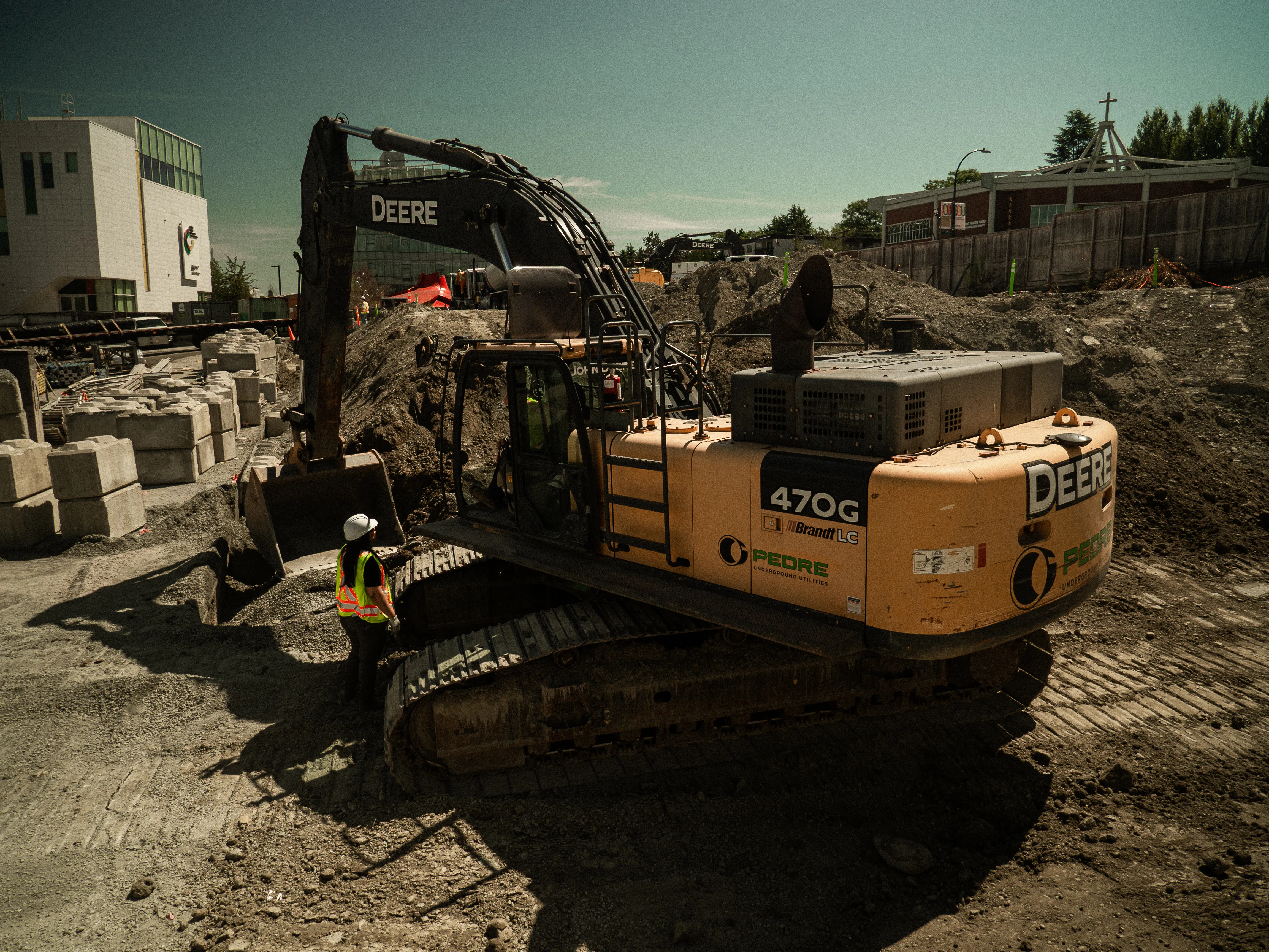 Pedre Contractors crew and equipment on site – photo 36