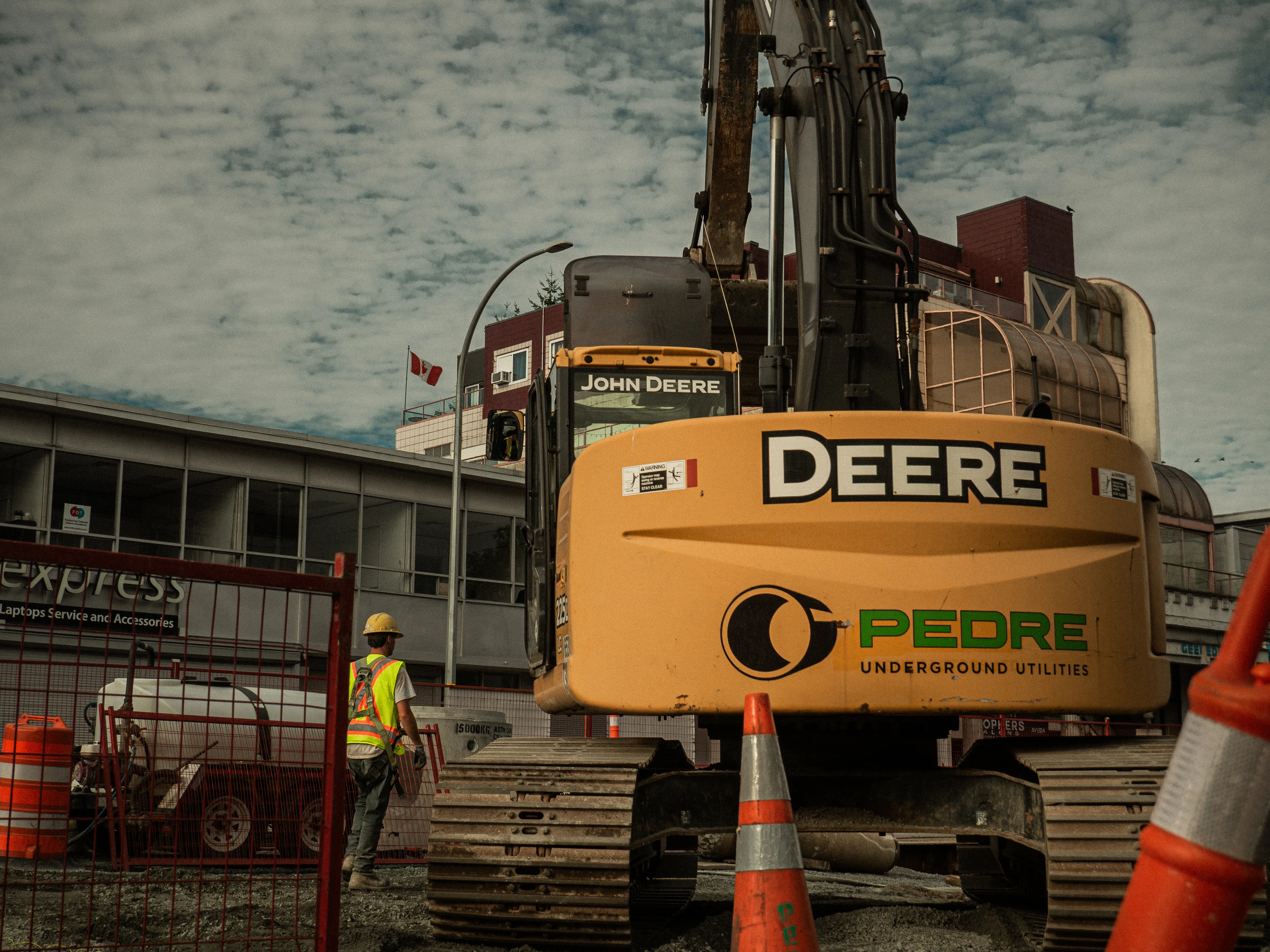 Pedre Contractors crew and equipment on site – photo 24