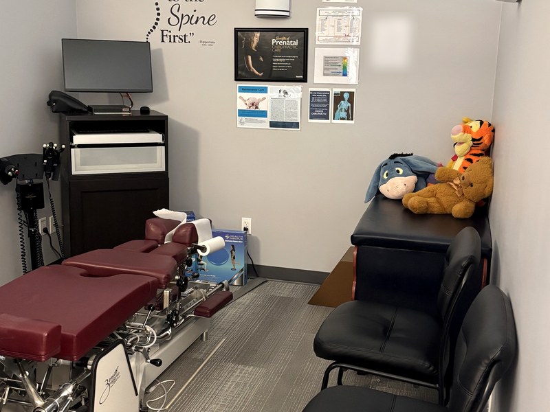 Family adjusting room with pediatric table