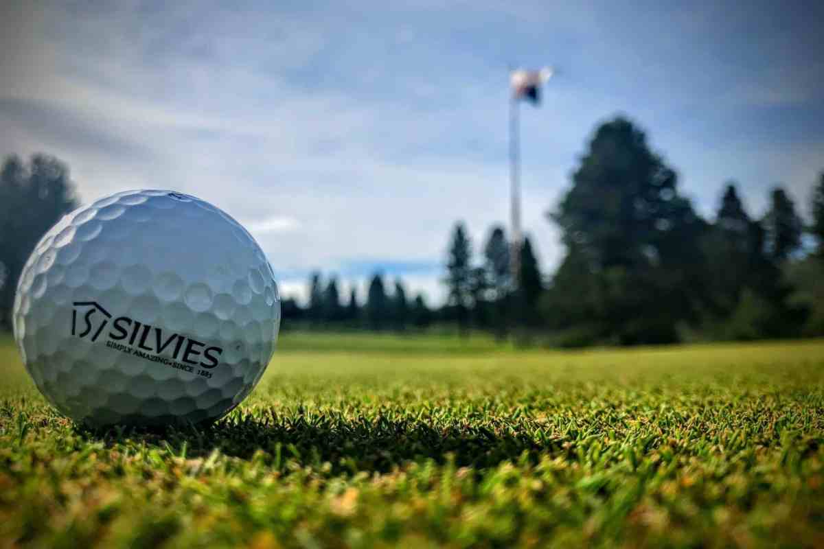 Silvies golf ball on the course