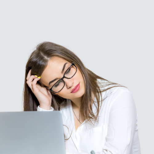 Mujer que quiere construir su sistema de negocio