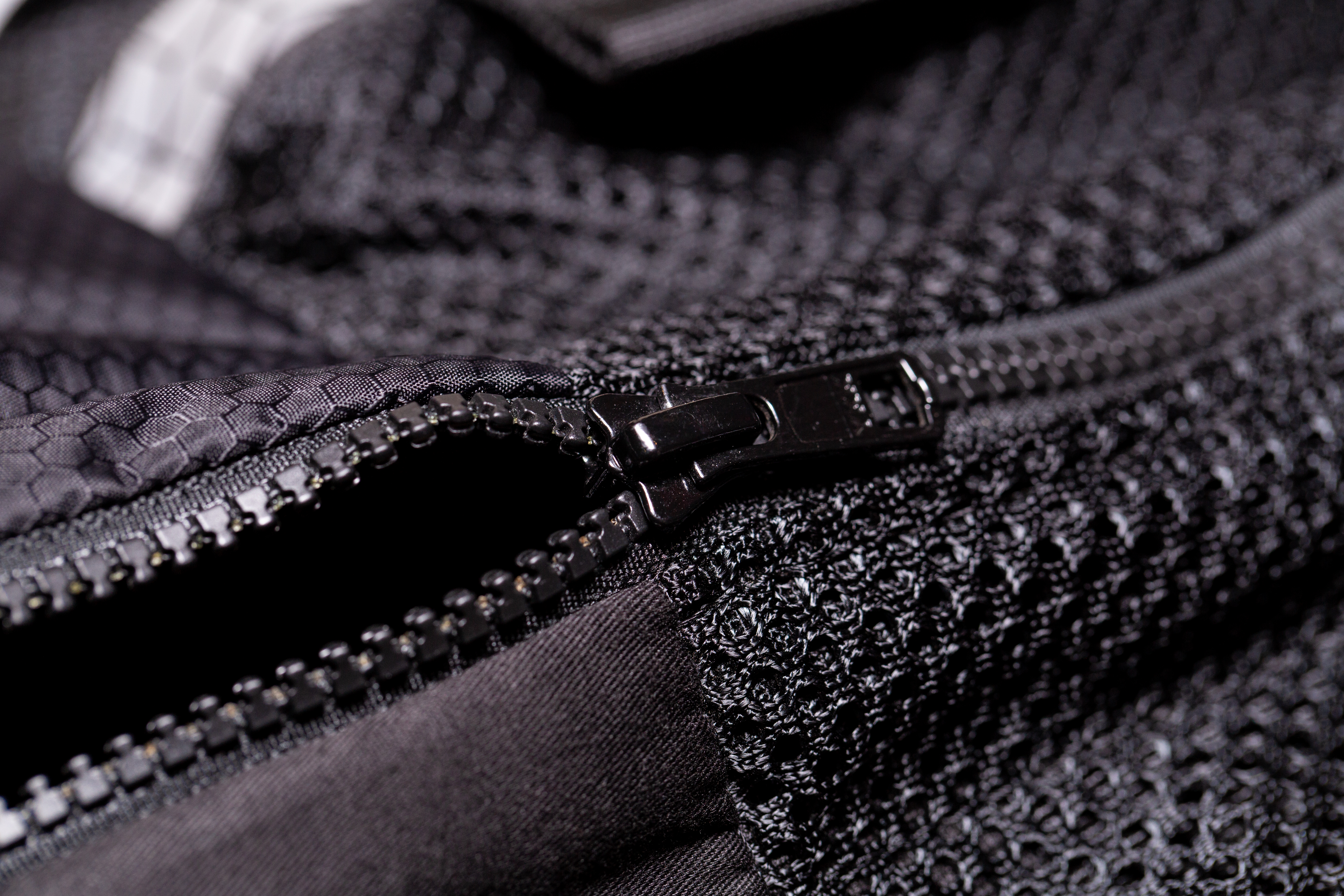 AireLevate zipper detail