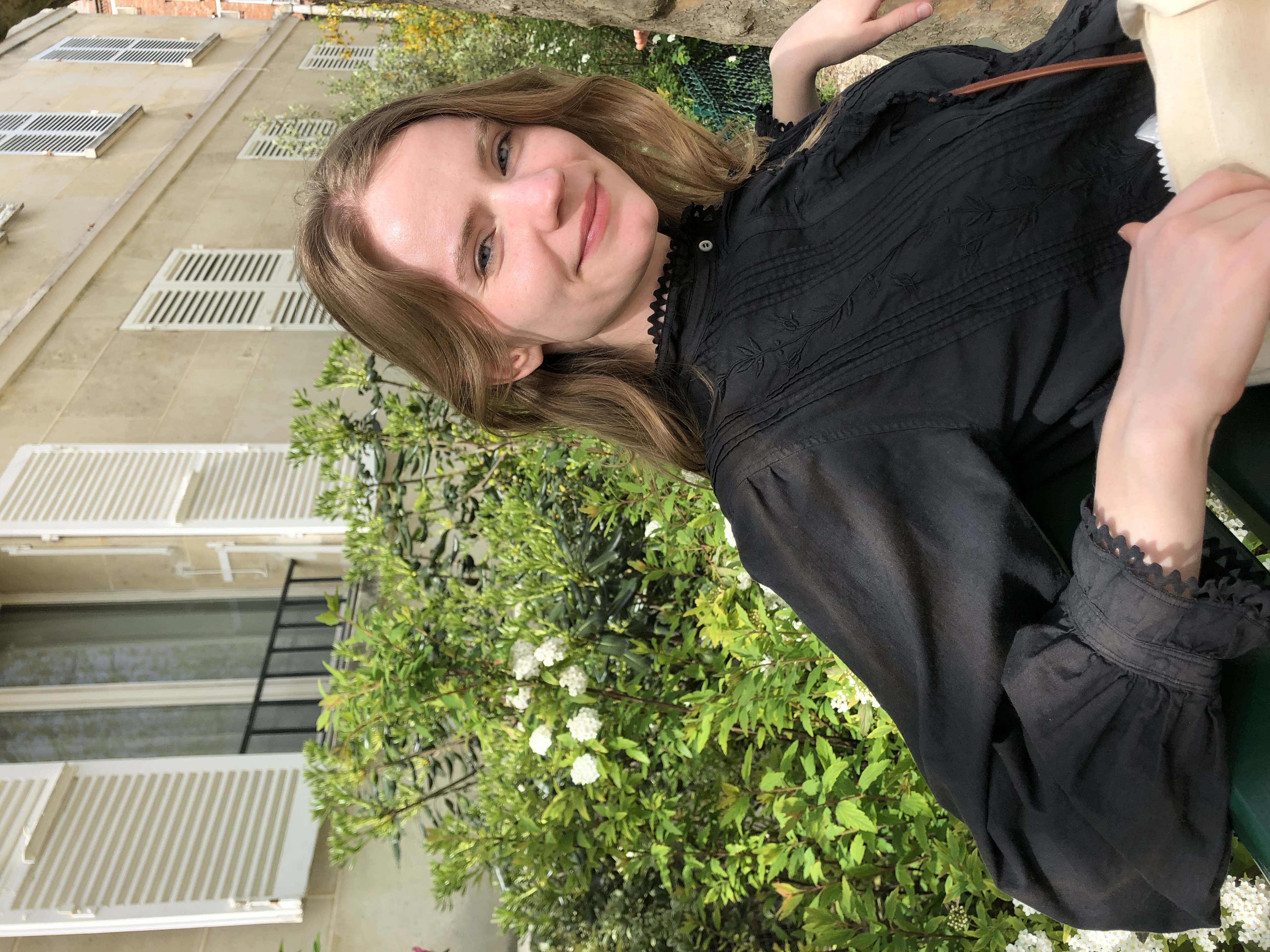 Nina, Senior Editor at Raindust Media