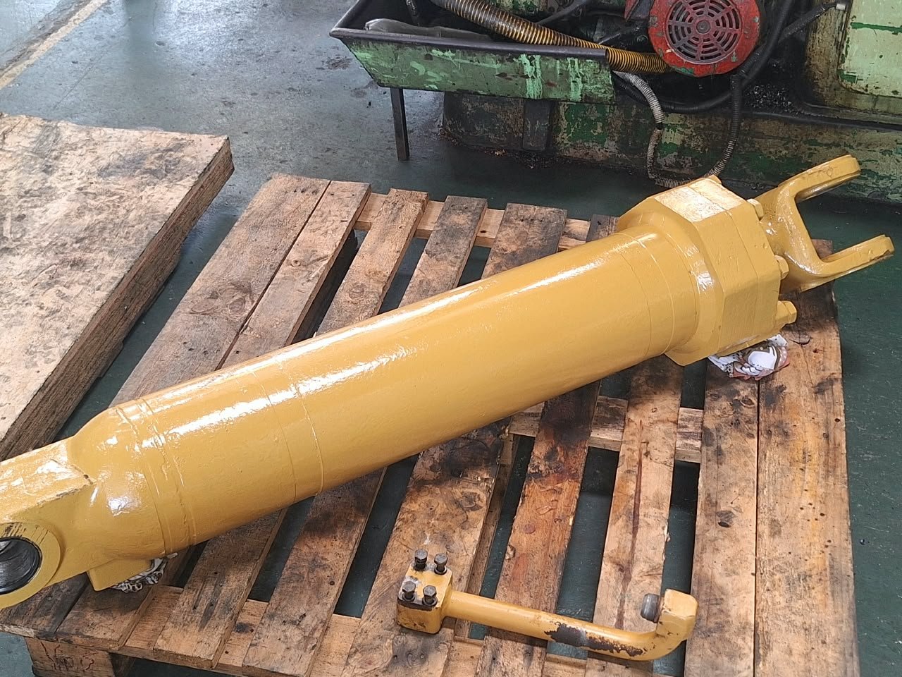 Hydraulic cylinder and ram repair at Jedore Engineering (3)