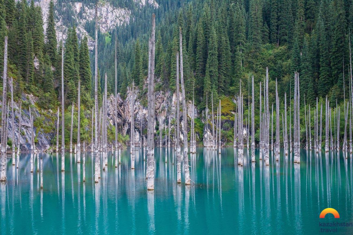 Lago Kolsai en Kazajistán, uno de los paisajes naturales más impresionantes del país
