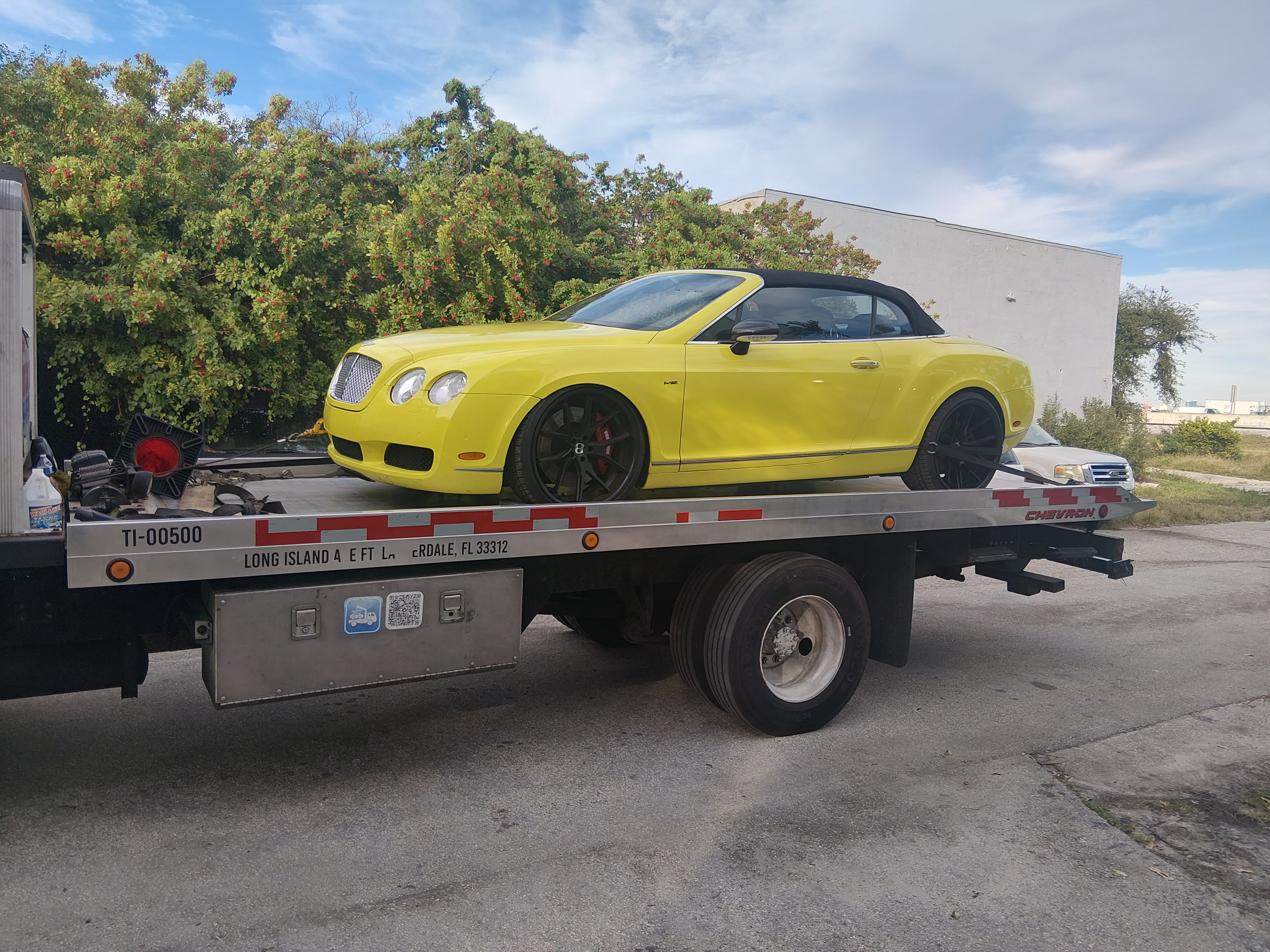 Towing and roadside assistance in Coral Springs, Florida