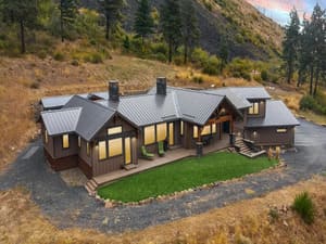 {{ custom_values.service_1 }} in {{custom_values.area_2})