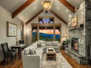 {{ custom_values.service_4 }} in {{custom_values.area_2})