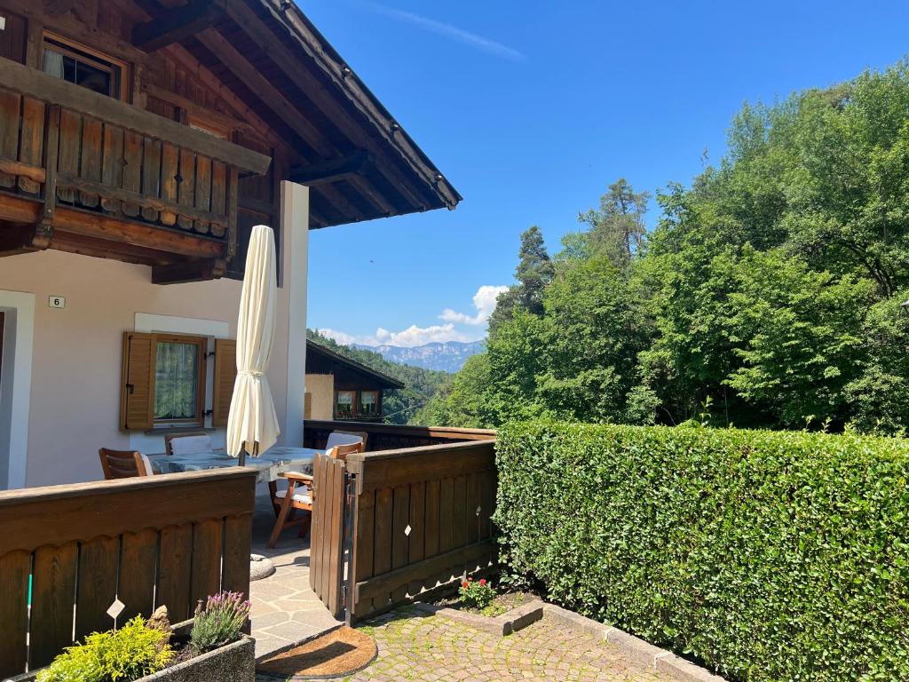 Terrasse der Ferienwohnung Tradition von außen