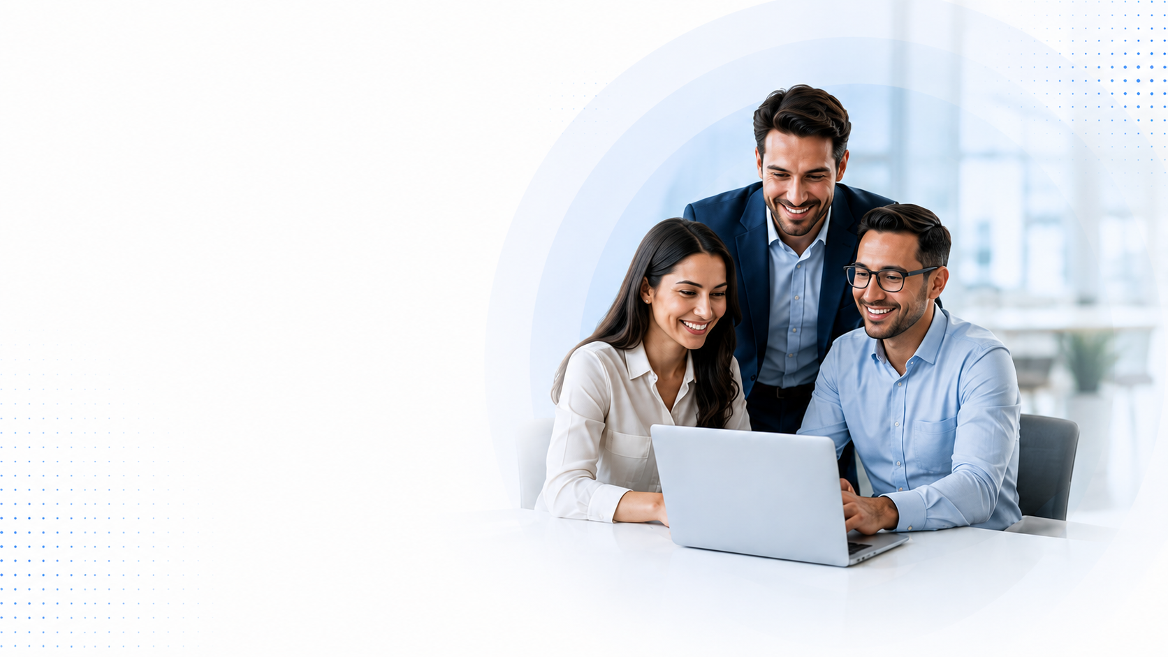 Equipo profesional trabajando con soluciones CIMA AI