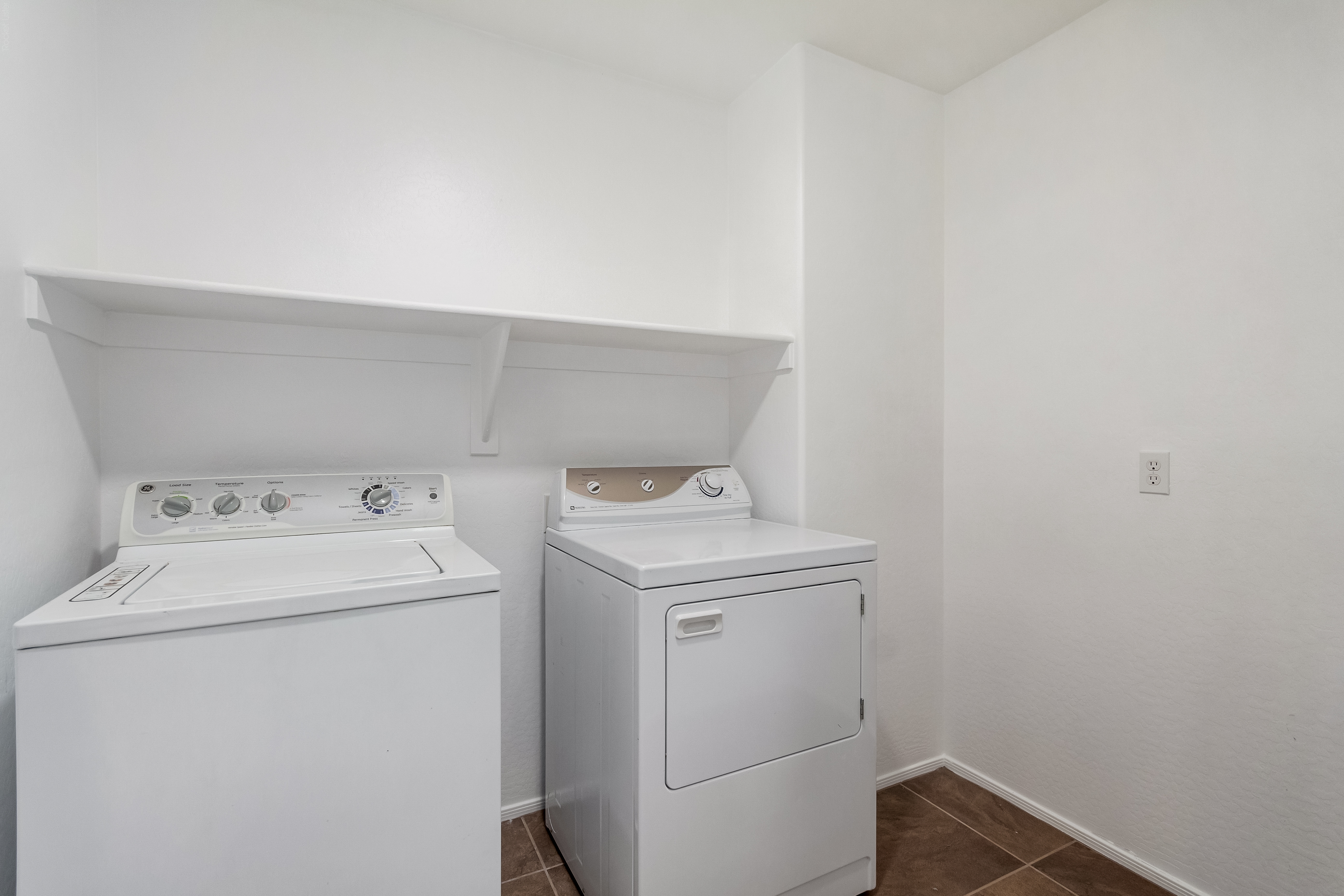 Additional upstairs bedroom at 18663 W Vogel Ave