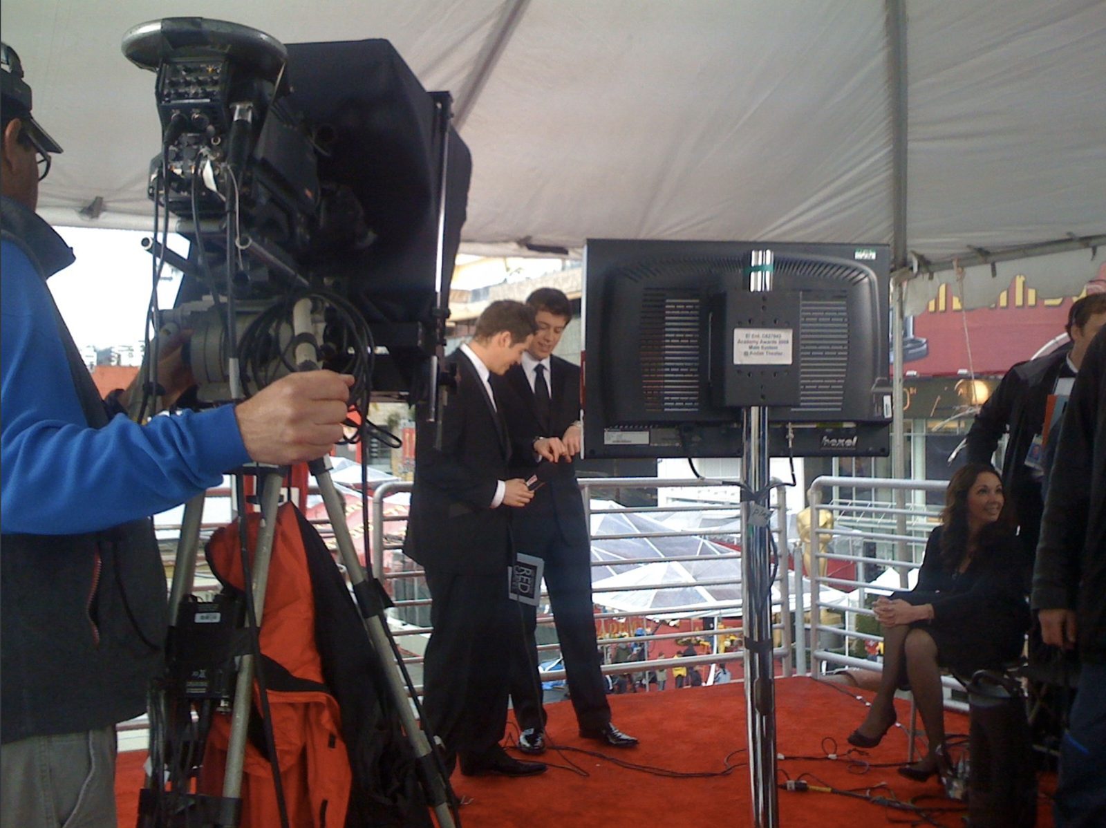Behind the scenes on the E! Live from the Red Carpet set at the 2008 Academy Awards