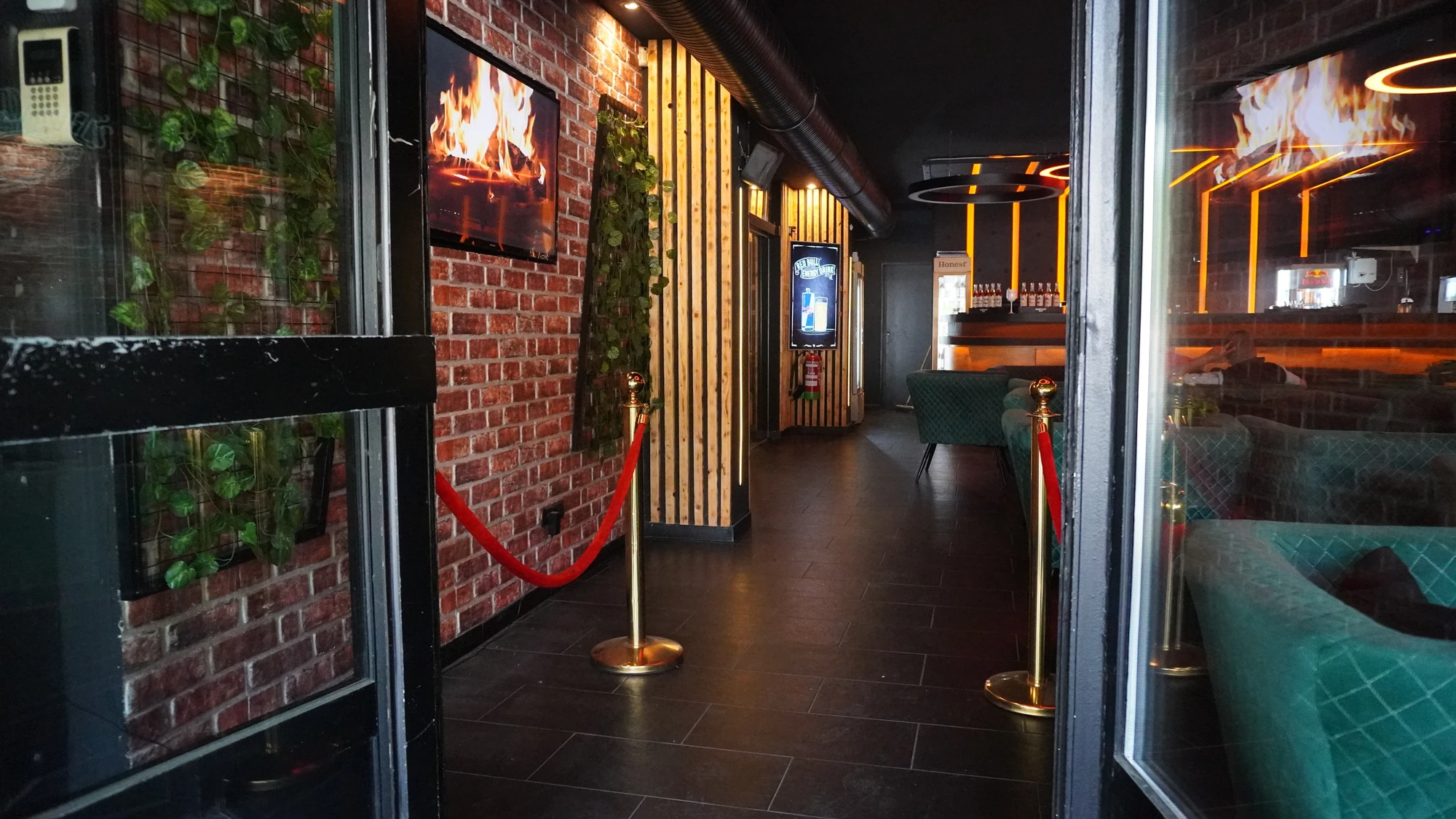 Monami Hannover Langenhagen - Shisha und Drinks - Ambiente Außenansicht und Innenansicht
