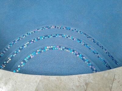 round pool steps with tile design