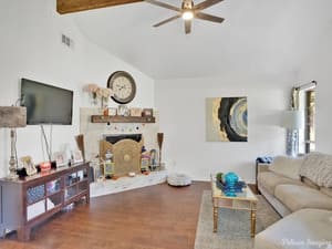 {{ custom_values.service_1 }} in {{custom_values.area_5})