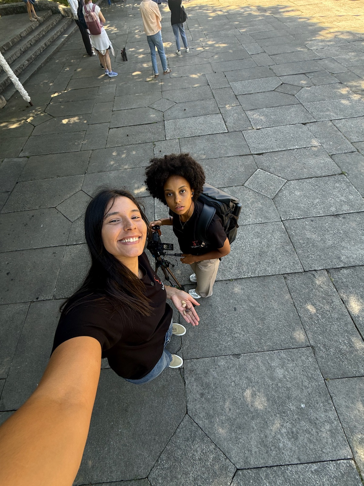Selfie de Susana e Chirin numa captação na rua