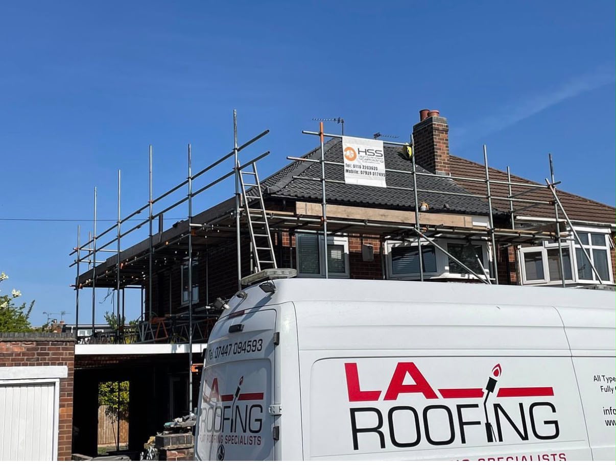 LA Roofing team at work