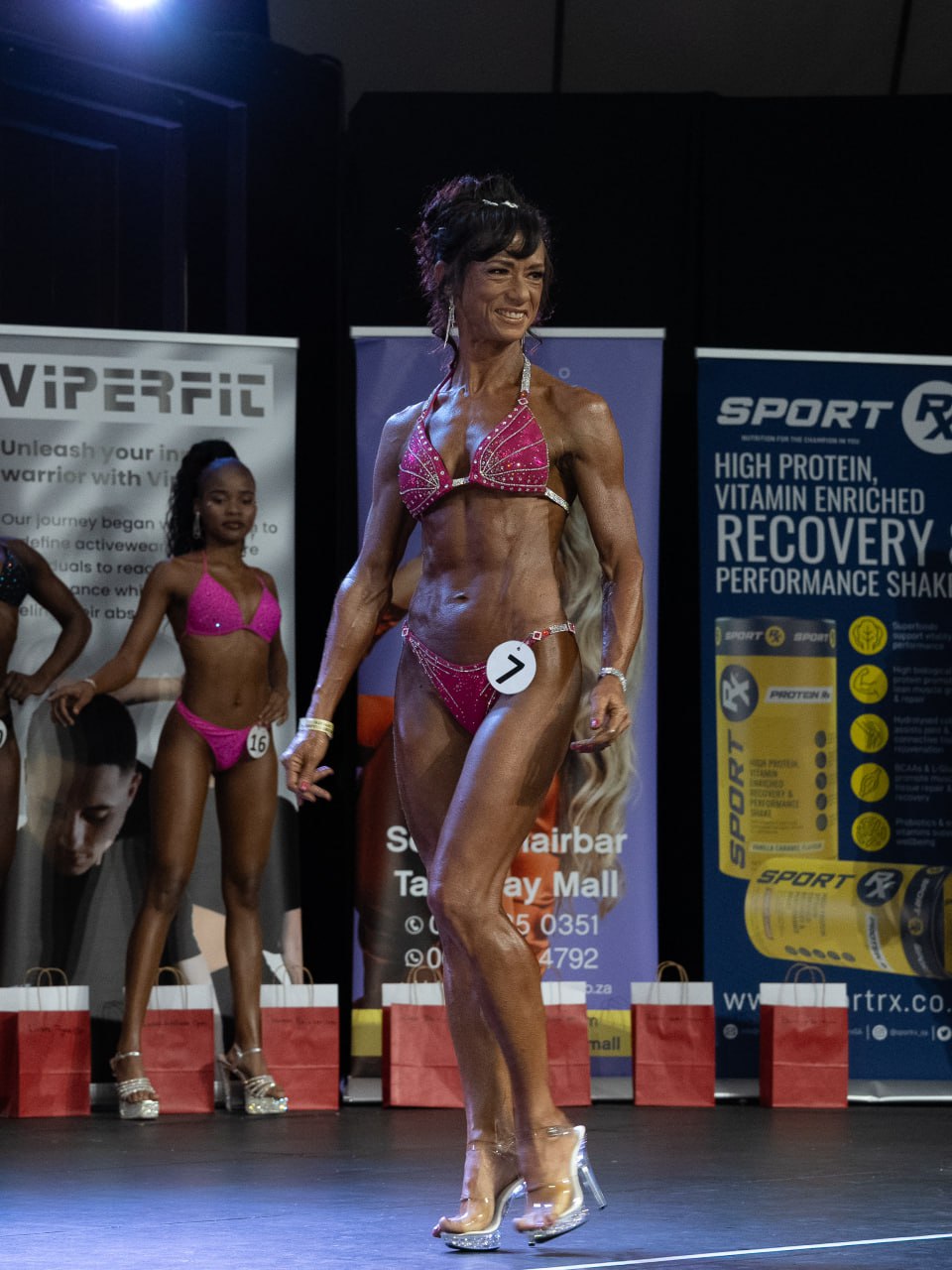 Nikki Fourie — on stage side pose