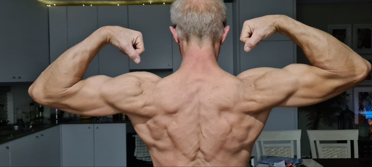 Craig Fourie — back double bicep