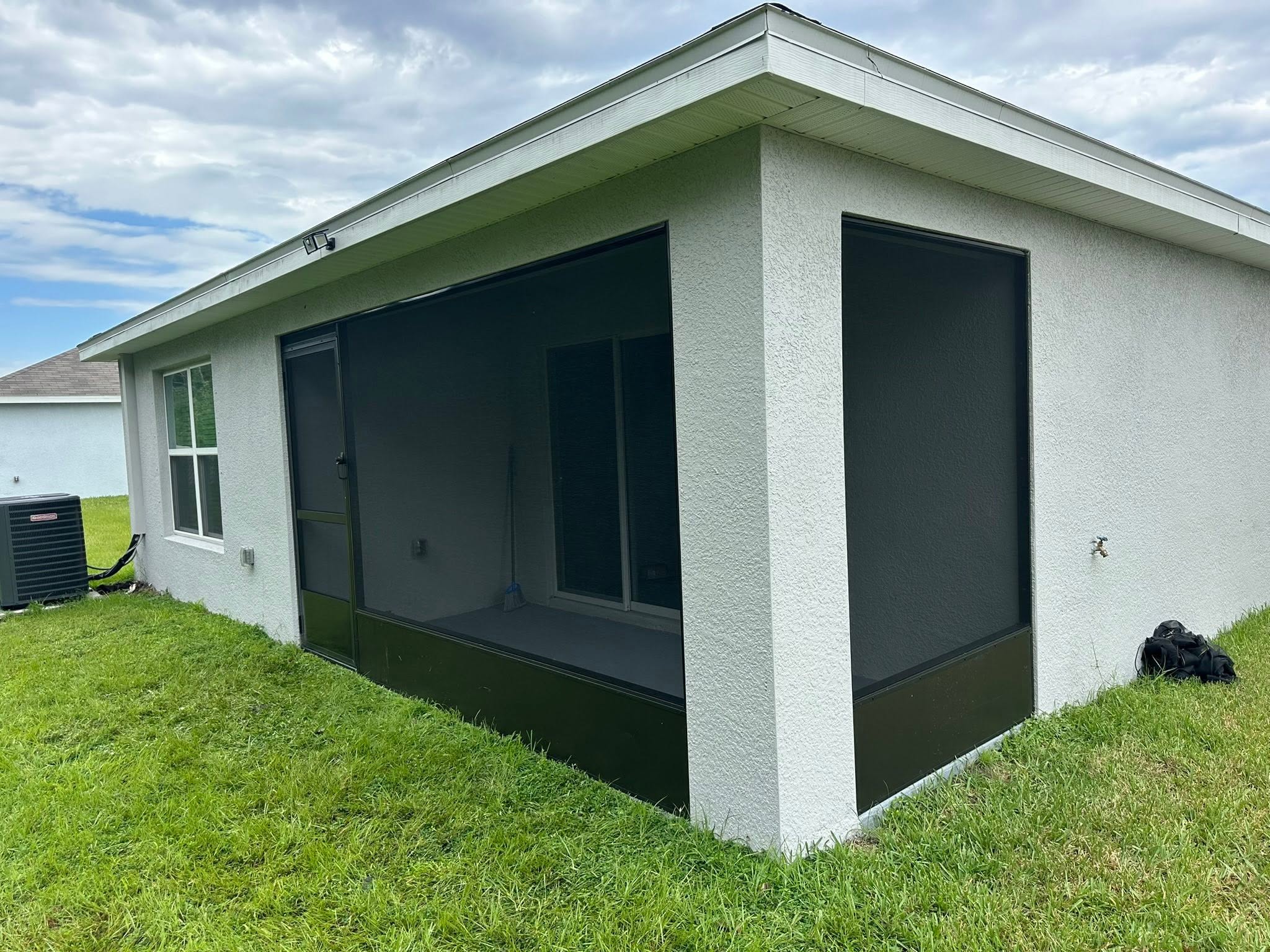 Screen room and lanai enclosure built in Tampa Bay, FL by Screen Boss