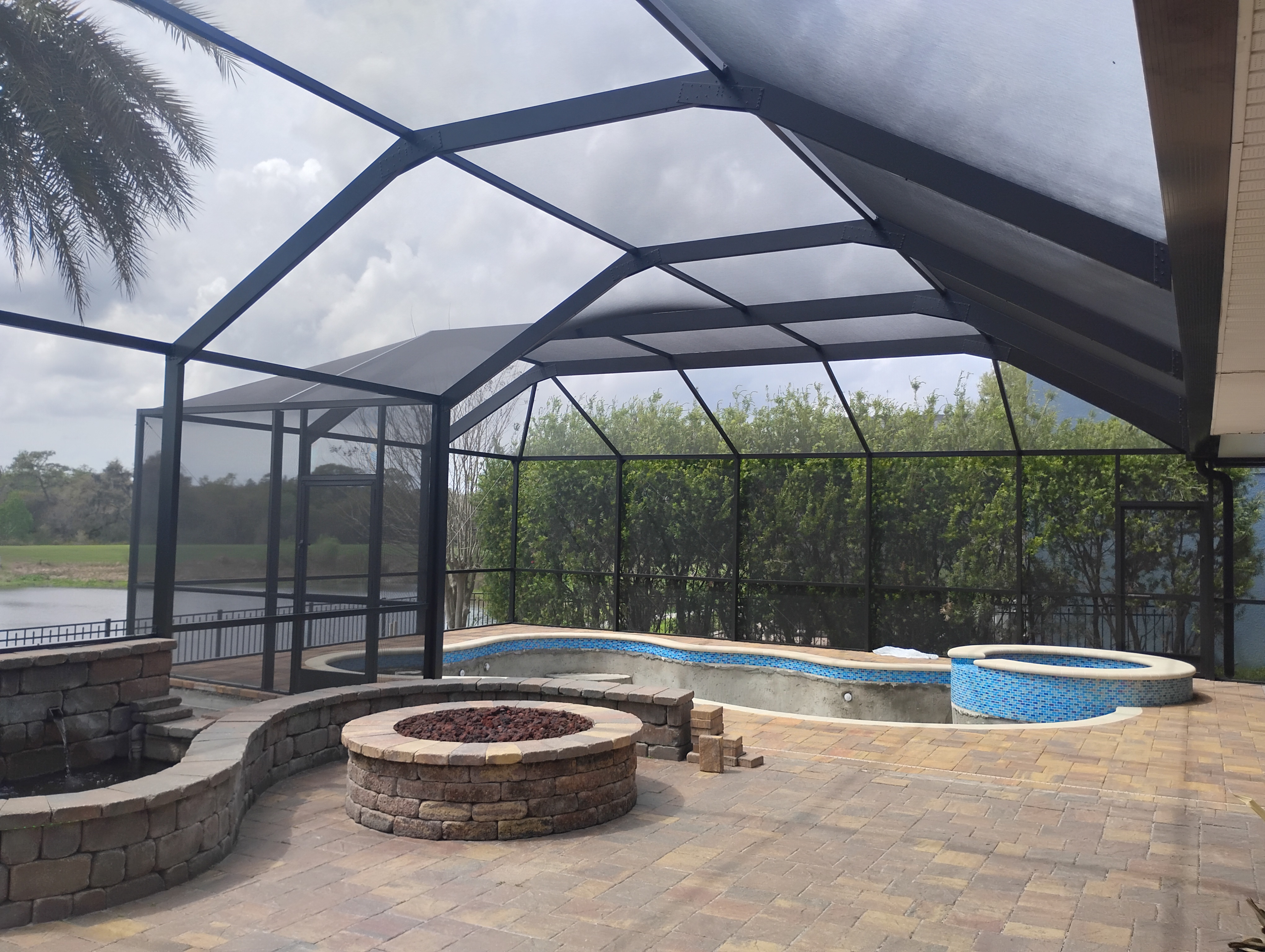 Backyard screen room addition built in Riverview, FL by Screen Boss
