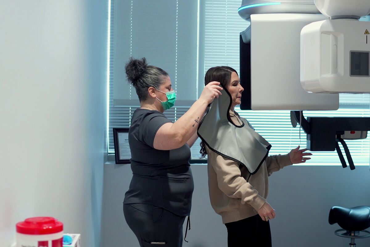 An Elite Dentistry team member positions a patient in the 3D X-ray (CBCT) machine