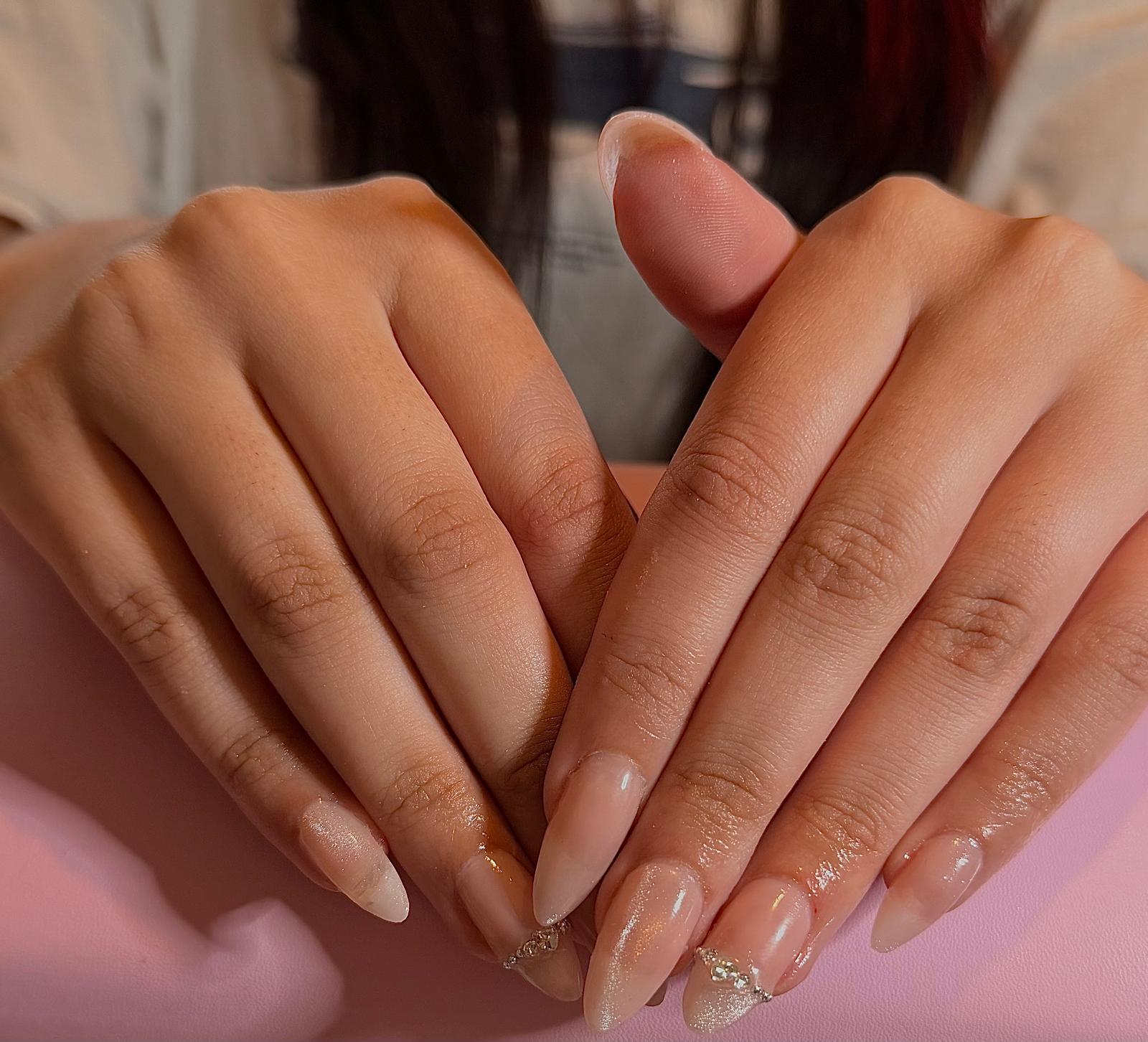 Glossed MN featured nail set 1