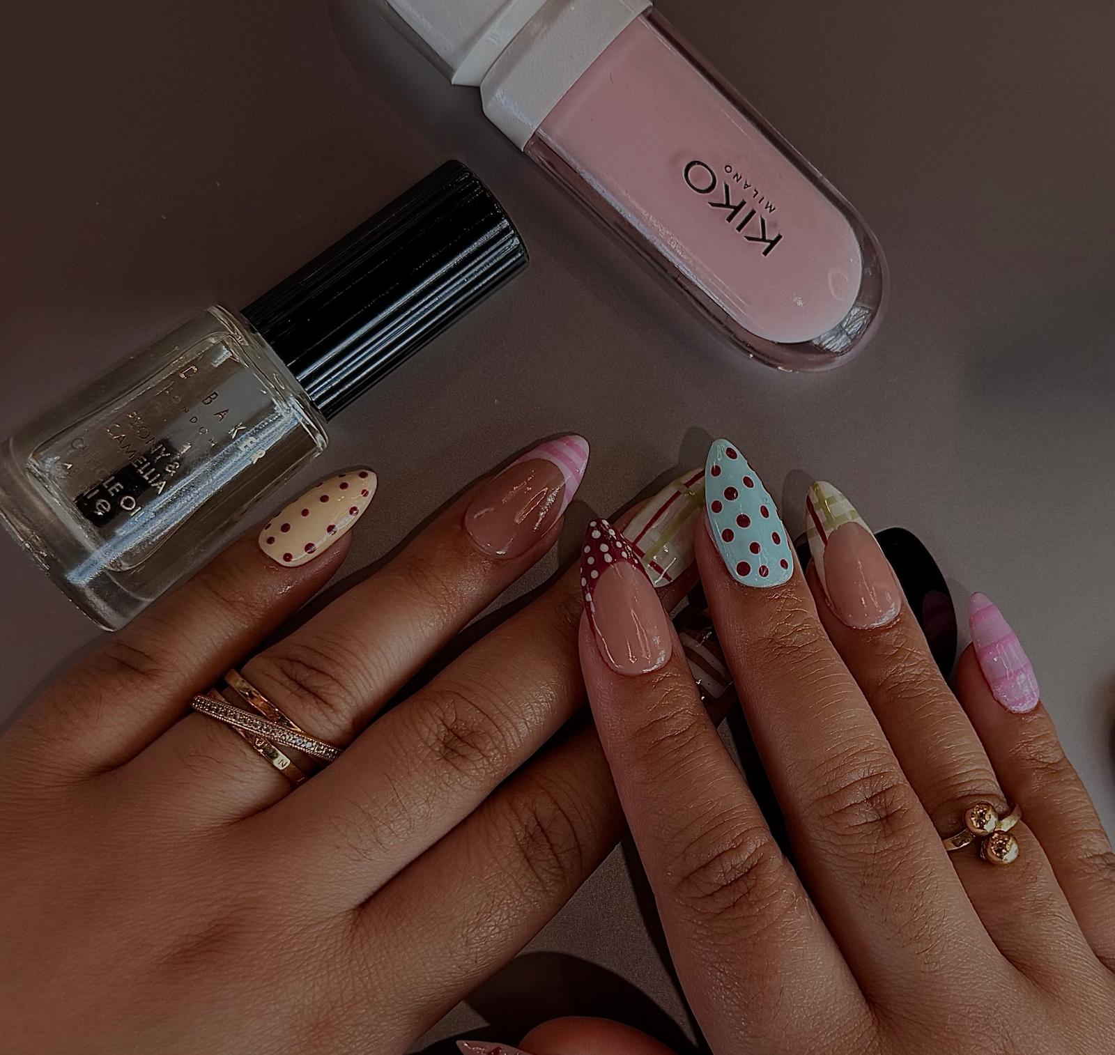 Glossed MN featured nail set 4
