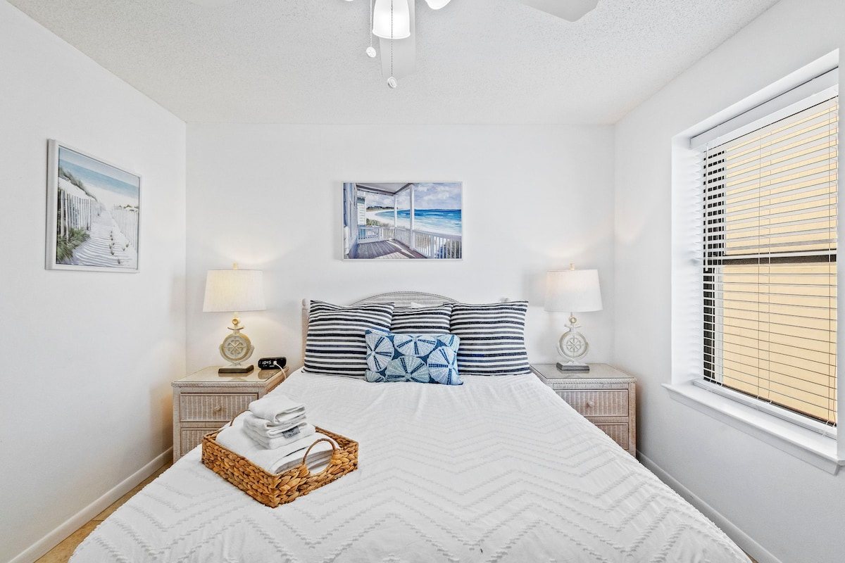 Third bedroom with a single queen bed