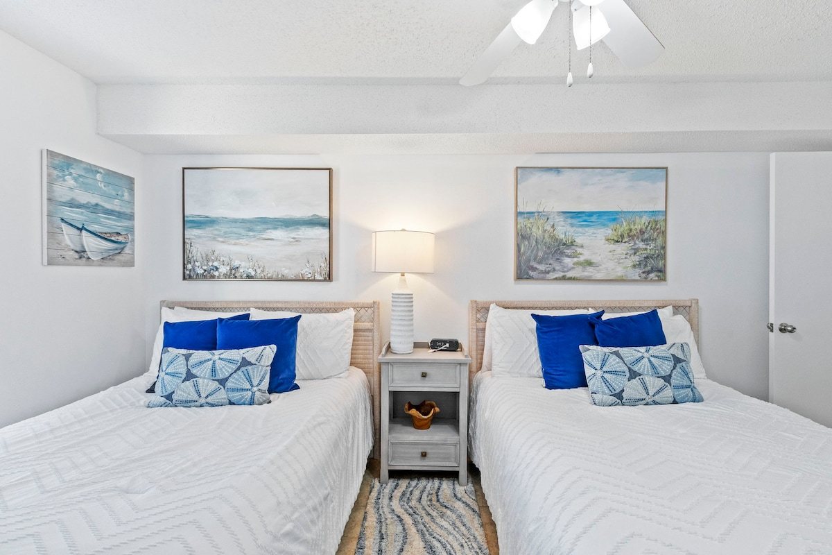 Second bedroom with two queen beds
