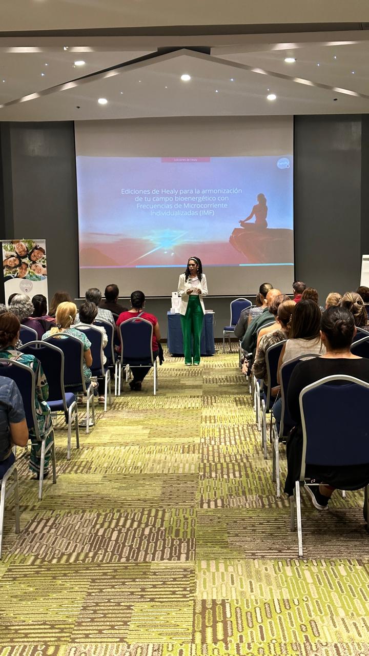 Faby Marcano en conferencia