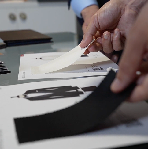 Βήμα 2 — Επιλογή υφάσματος από premium υφαντουργίες