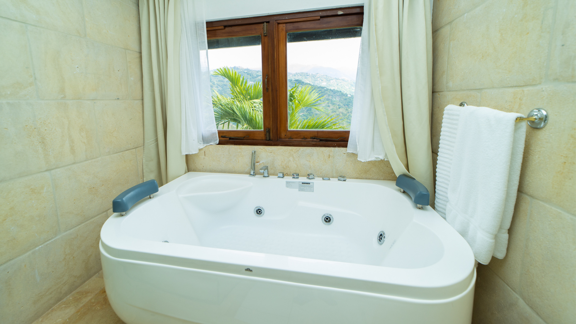Unit 9 Master Bathroom Alt