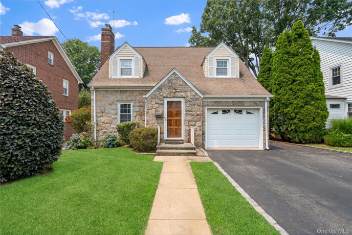 19 Chestnut Street, Glen Cove