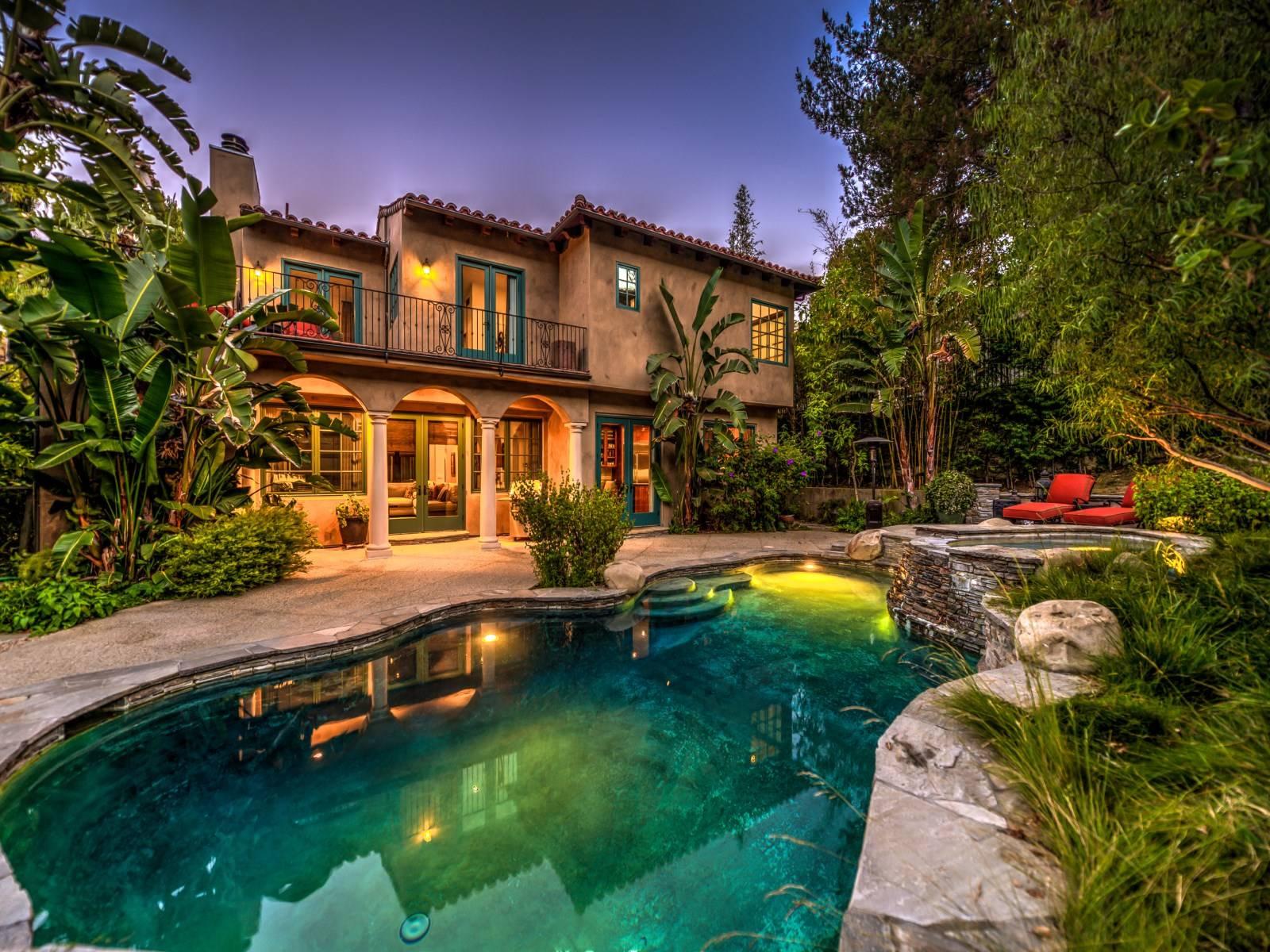 STUDIO City 