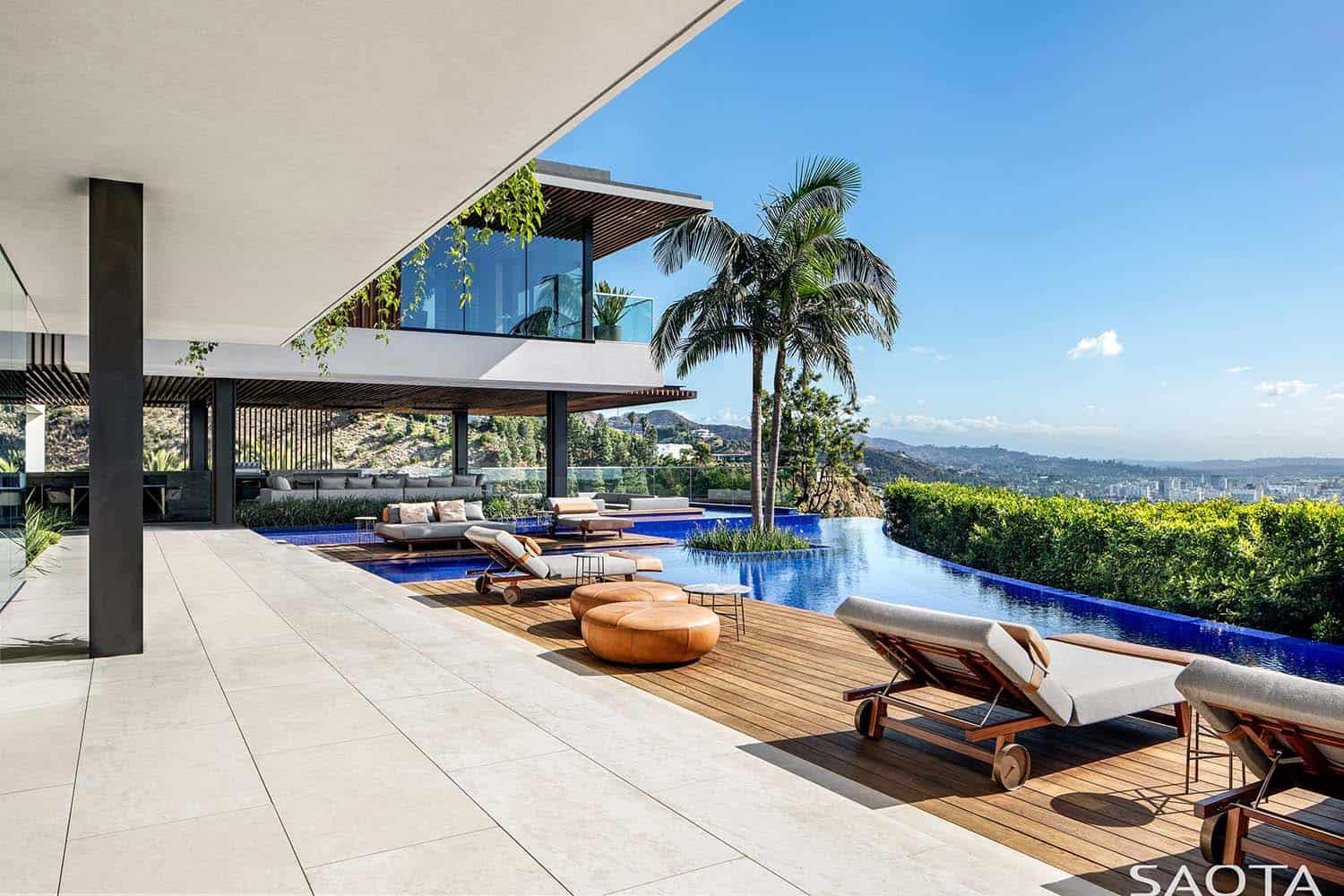 Hollywood Hills 