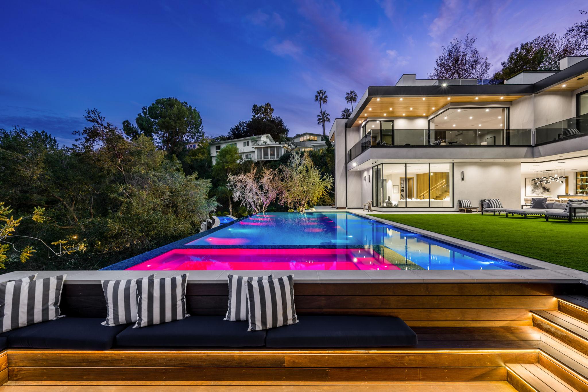 Hollywood Hills 