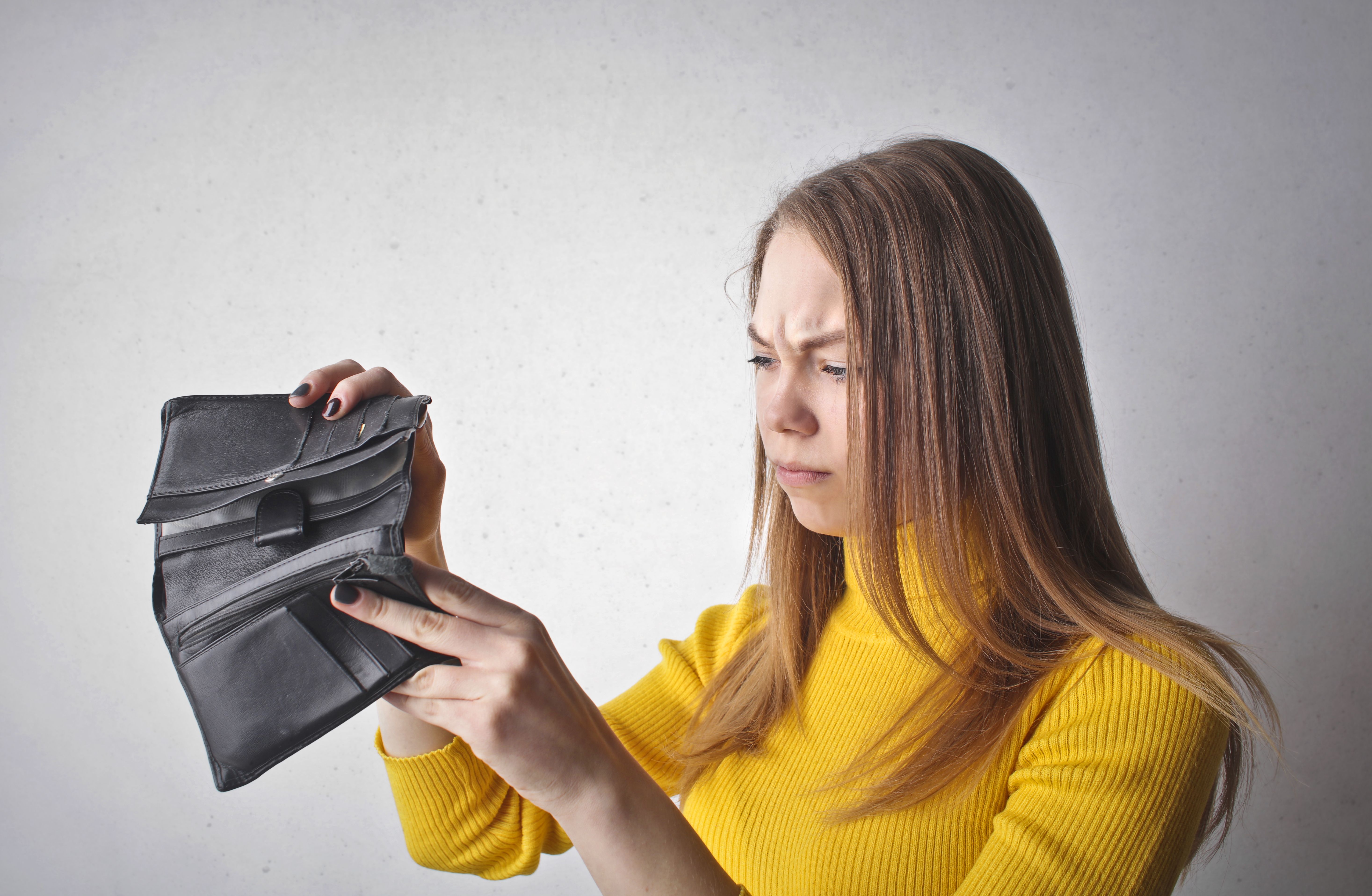 Woman with no money on hand