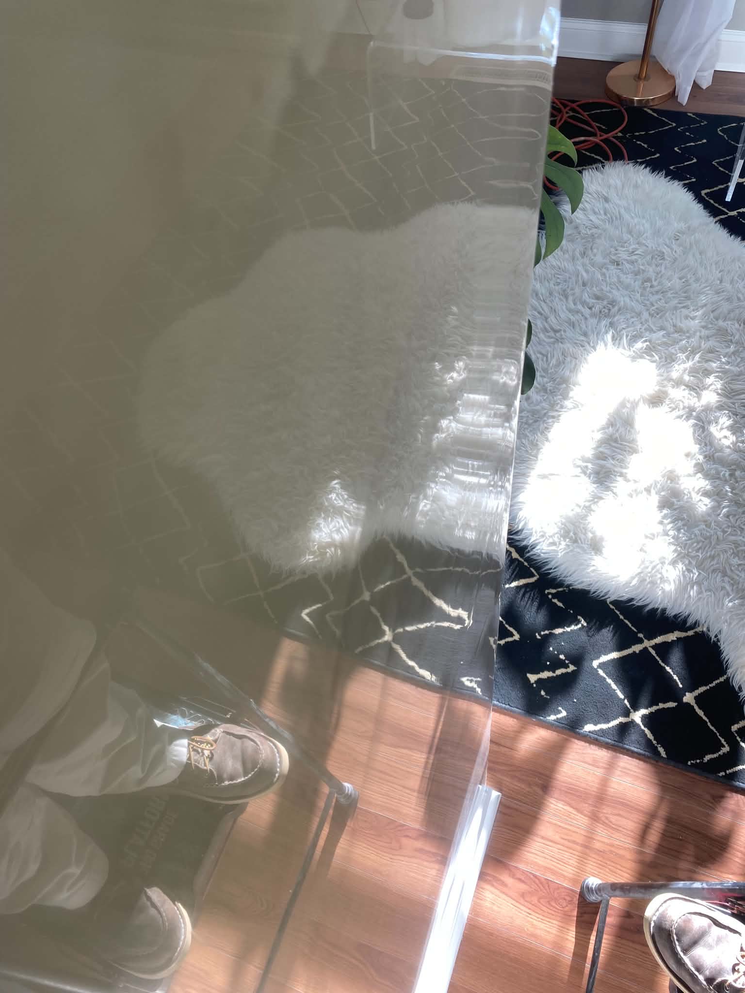 Mirror-polished Venetian plaster finish with high-gloss reflection and handcrafted depth