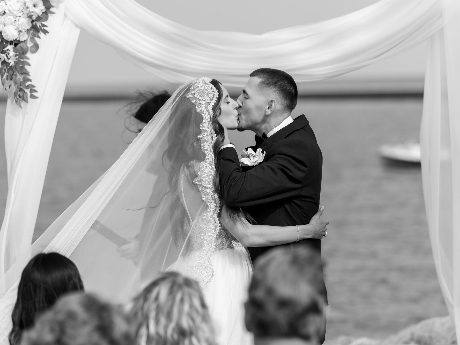 A couple kissing under the arch