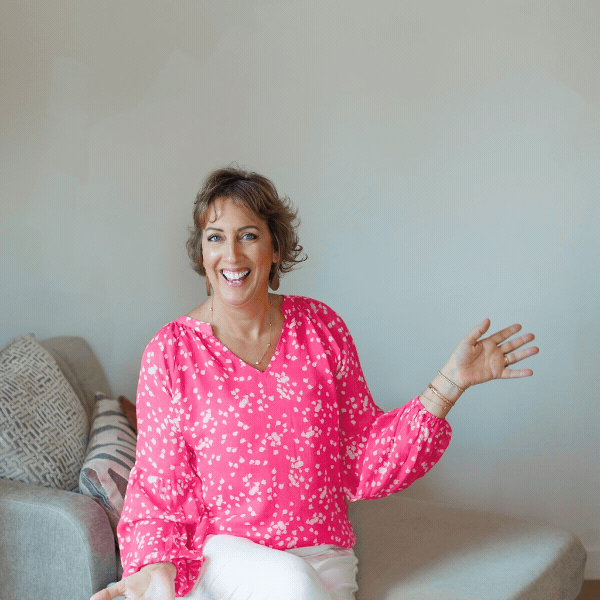 GIF of Shannon your seamless move organizer 