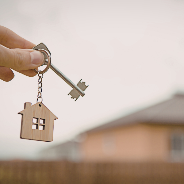 key to a house showing shannon works with realtors for move management 