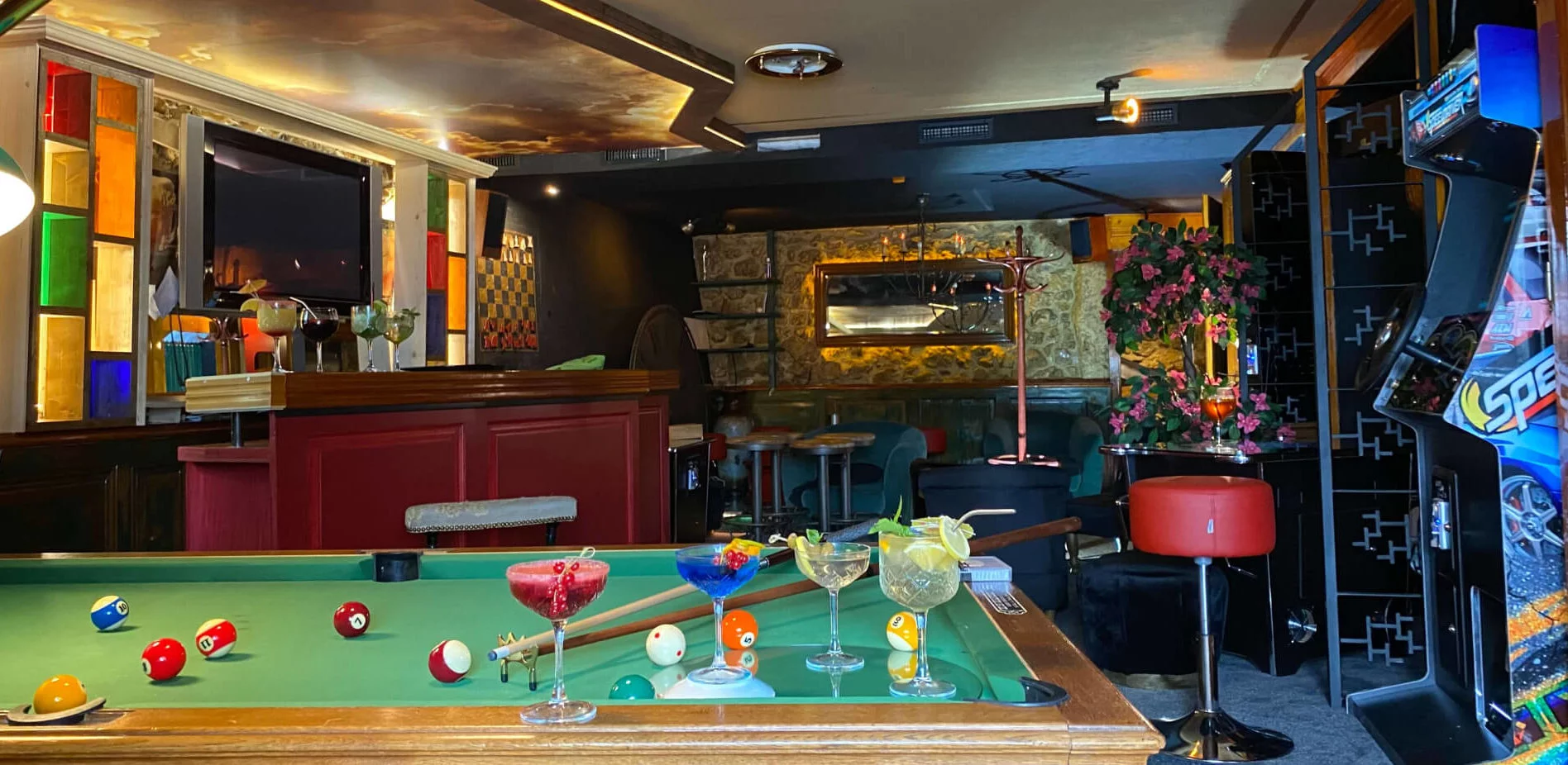 Bar et lounge convivial de l’Hôtel de la Truite