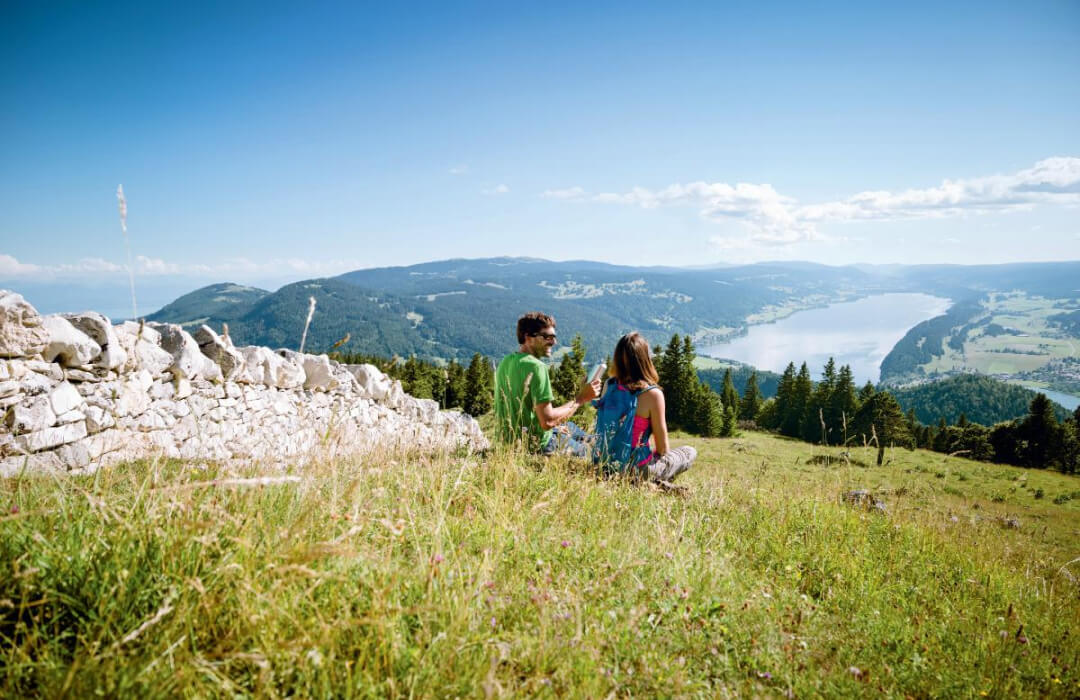 Randonnée hivernale à la Vallée de Joux – famille en balade