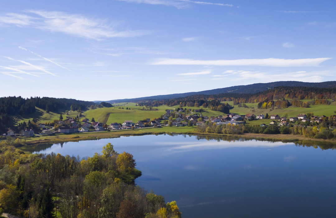 Vue du Lac de Joux en hiver – paysages du Jura vaudois