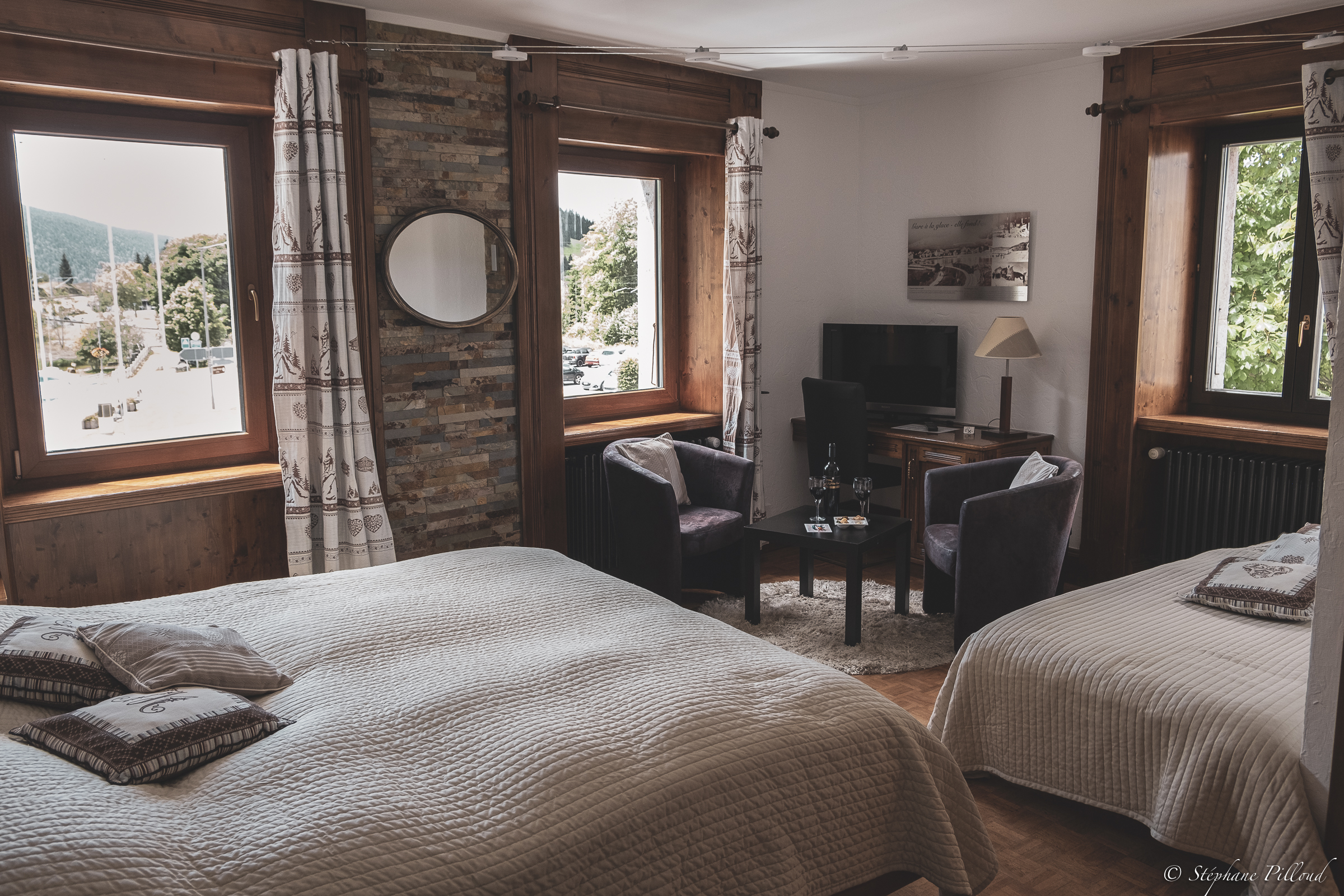 Chambre Family boisée de l’Hôtel de la Truite, idéale pour séjours en famille