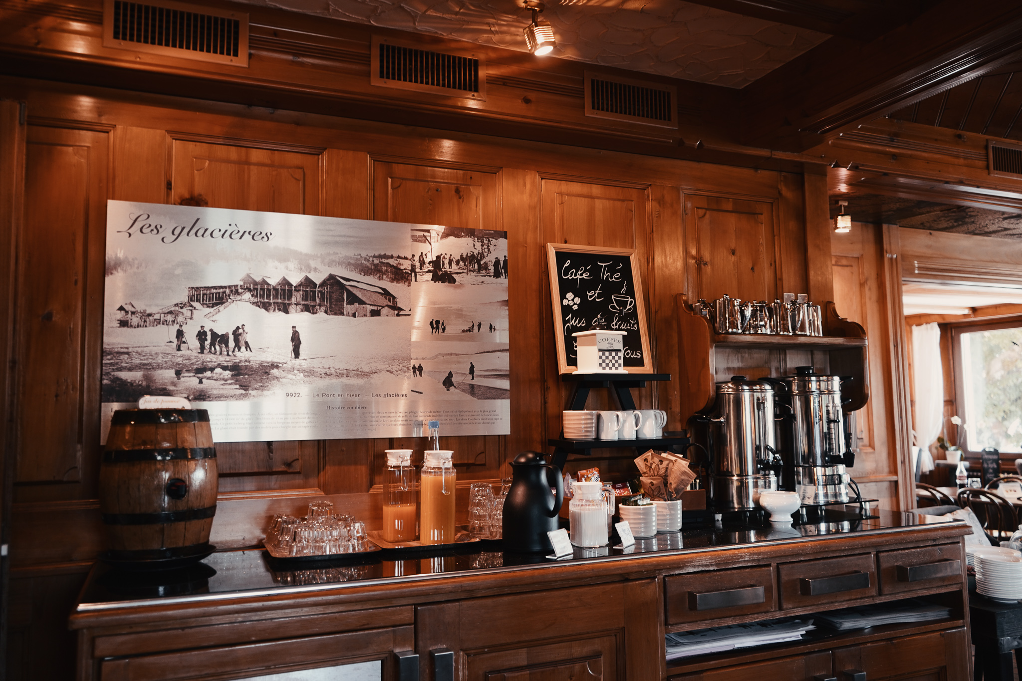 Comptoir du bar du restaurant de la Truite au Pont