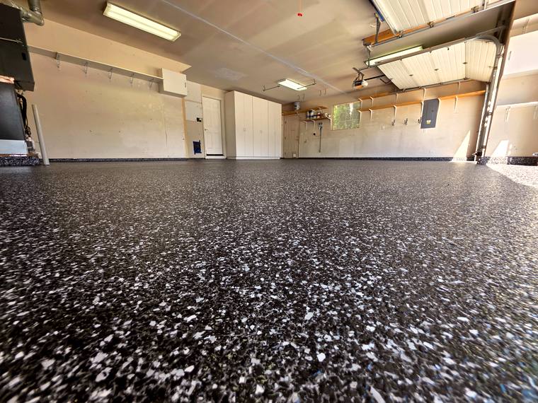 The same garage after a one-day flake coating