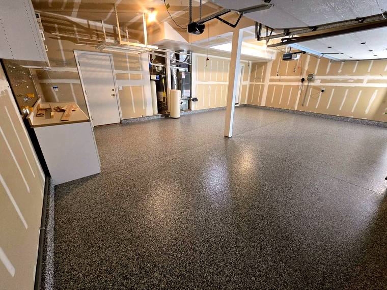 The same garage after a grey flake coating